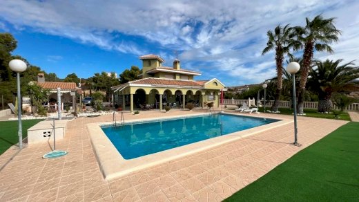 Geräumige Villa mit 360 m² bebauter Fläche und 2.180 m² Grundstück mit 4 Schlafzimmern Mutxamel 03110 - Immolocal.de