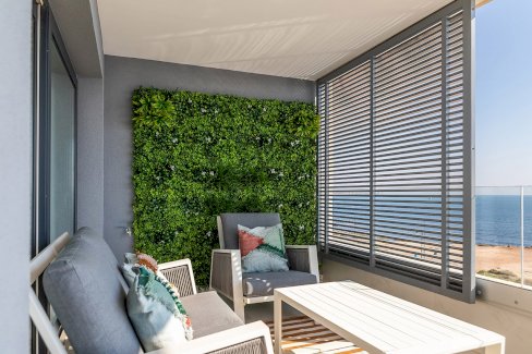 Fantastische Wohnungen mit 2 Schlafzimmern, Klimaanlage, Fußbodenheizung in Bädern, Tiefgaragenstellplatz und Gemeinschaftspools in 1. Linie am Meer Punta Prima 03189 - Immolocal.de