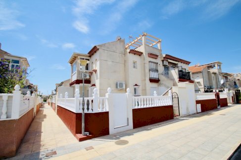 Untere Eckwohnung mit 2 Schlafzimmern in attraktiver Siedlung Playa Flamenca 03189 - Immolocal.de