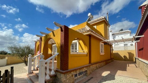 Hübsche Villa mit 2 Schlafzimmern, Keller, Dachterrasse in ruhiger Golfplatzlage Balsicas 30591 - Immolocal.de