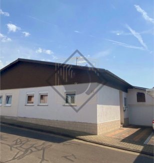 * Schöne Doppelhaushälfte mir Garten und Terrasse * Neuberg 63543