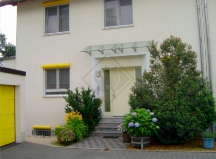* Exklusive Doppelhaushälfte mit Garten und Sauna * Erlensee 63526