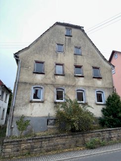 *Renovierungsbedürftiges Mehrfamilienhaus in guter Lage!* Lauda-Königshofen / Heckfeld 97922 - Immolocal.de