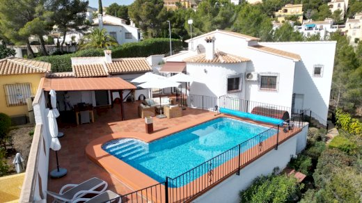 Top ausgestattete und sehr gepflegte Villa mit Pool, Heizung, Klimaanlagen und vieles mehr! Adsubia 03786