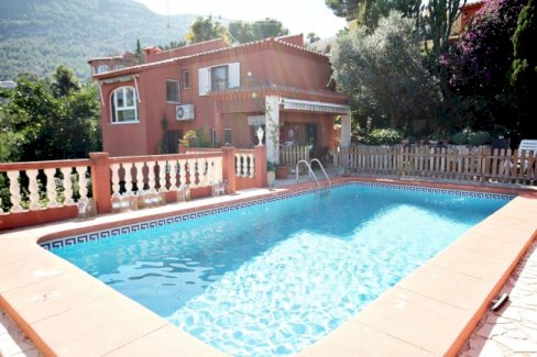 Villa mit schöner Aussicht und Garten, Meerwasser-Pool, viel Platz, Nähe Stadt, Strand und Mittelmeer Denia 03749