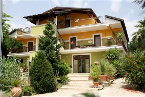 ***Große Hoteleinrichtung auf einem über zwei Hektar großen Grundstück in Basilikata, Miglionico*** Miglionico 75010