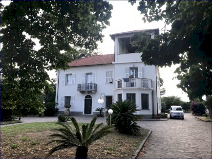 ***Villa aus 1850 mit großem Grundstück in Ligurien, Albenga, sucht neuen Eigentümer*** Albenga 17031 - Immolocal.de