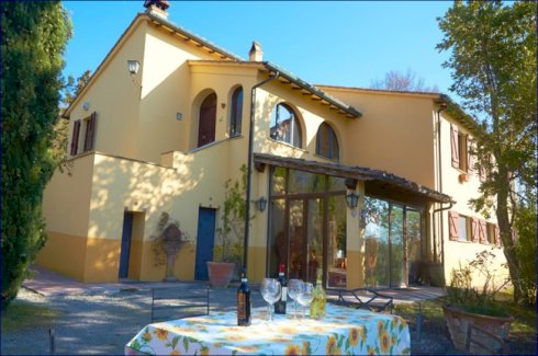 ***Typisches Bauernhaus mit drei Hektar Landfläche in der Toskana Sarteano, sucht neuen Eigentümer*** Sarteano 53047