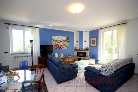 ***Gemütliche, gepflegte Villa mit schönem Ausblick, unmittelbar vom Meer entfernt*** Noli 17026