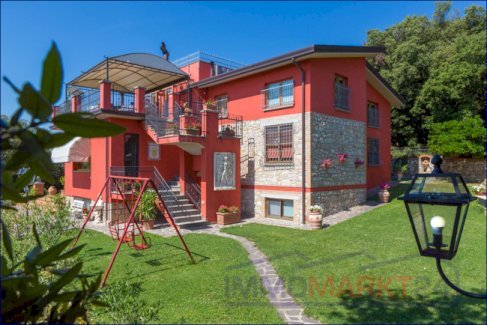 ***Schöne, gepflegte Villa mit großem angelegten Außenbereich, in Umbrien*** Perugia 06121