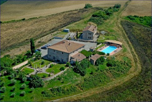 ***Großes traditionelles Bauernhaus auf einem schön angelegten Grundstück in Pisa*** Lajatico 56030