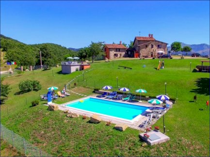 ***Großer Bauernhof mit Wald-,Weiden-und Wiesenflächen, gesamt 160 Hektar Land, in Umbrien Gubbio*** Gubbio 06024