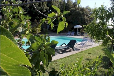 ***Schöner traditioneller Bauernhof mit fünf Hektar Landfläche in der Toscana Umbria*** Magione 06063