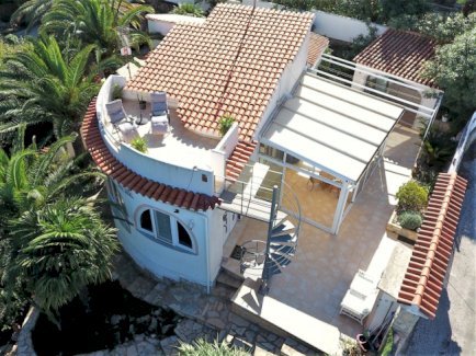 Villa mit Pool und tollem Garten, Meersicht, Zentralheizung, Klima, gr. WIGA, Außendusche etc. Denia 03700