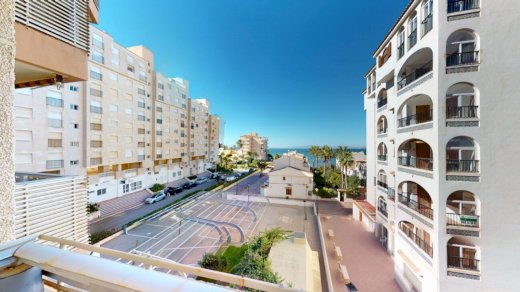 Sehr geräumiges Apartment mit wunderschönem Meerblick im 3. Stock in der La Gran Via De La Manga, nur wenige Gehminuten vom Strand entfernt La Manga 30380