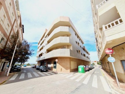 Attraktive Wohnung mit 2 Schlafzimmern und 2 Bädern, nur 300 Meter zum Meer La Mata 03188