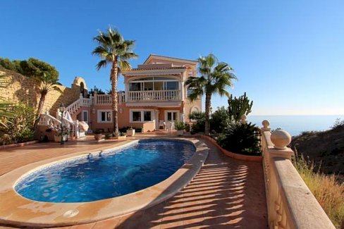 Schöne Villa mit großem privatem Pool und beeindruckendem Blick über die Küste El Campello 03560 - Immolocal.de