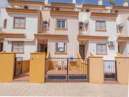 Attraktives Reihenhaus in schöner Lage mit 3 Schlafzimmern Los Dolses 03189 - Immolocal.de