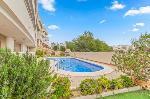 Penthouse-Wohnungen mit 2 Schlafzimmern, 2 Bädern, großer Dachterrasse, Klimaanlage, Kfz-Stellplatz und Gemeinschaftspool inmitten dreier Golfplätze Orihuela Costa 03189 - Immolocal.de