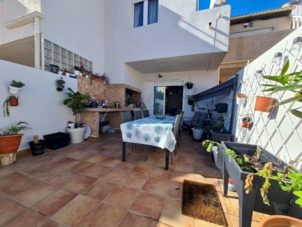 Reihenhaus in der prestigeträchtigen Gegend von Rosaleda-los Frutales, nur 550 Meter vom Meer entfernt Torrevieja 03180