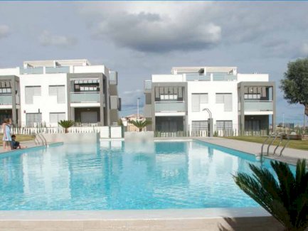 Appartements mit 3 Schlafzimmern, 2 Bädern und Gemeinschaftspool nur ca. 250 m vom Strand von Los Locos Torrevieja 03180 - Immolocal.de