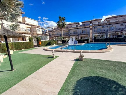 Fabelhafte Penthouse-Wohnung mit 2 Schlafzimmern, 1 Badezimmer und Gemeinschaftspool Playa Flamenca 03189